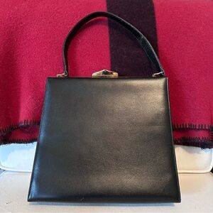 🖤Adorable VGUC Vintage Black Naugahyde Normandie Handbag